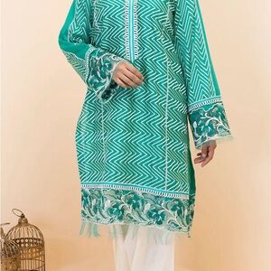 GREEN EMBROIDERED LAWN STITCHED Kameez: item #97